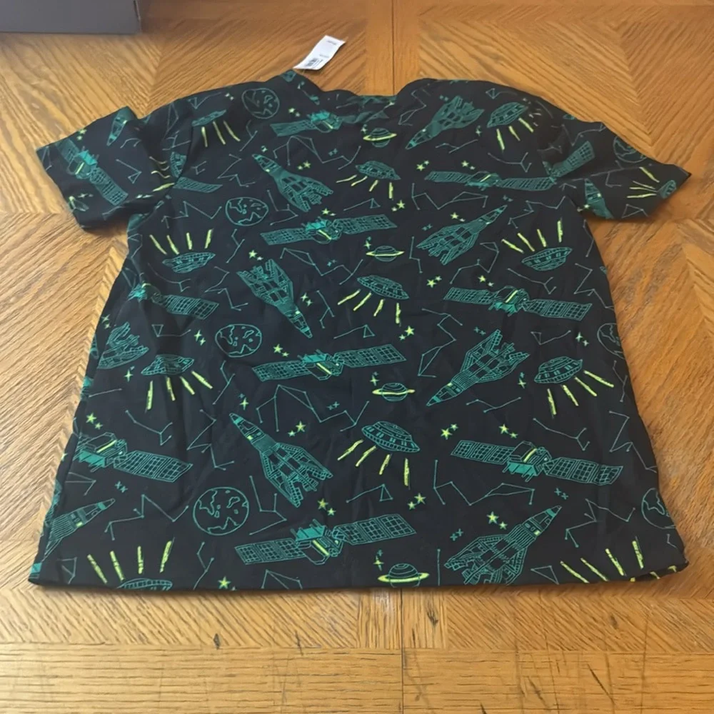 Black and Green Graphic T-Shirt - Picture 4 of 5